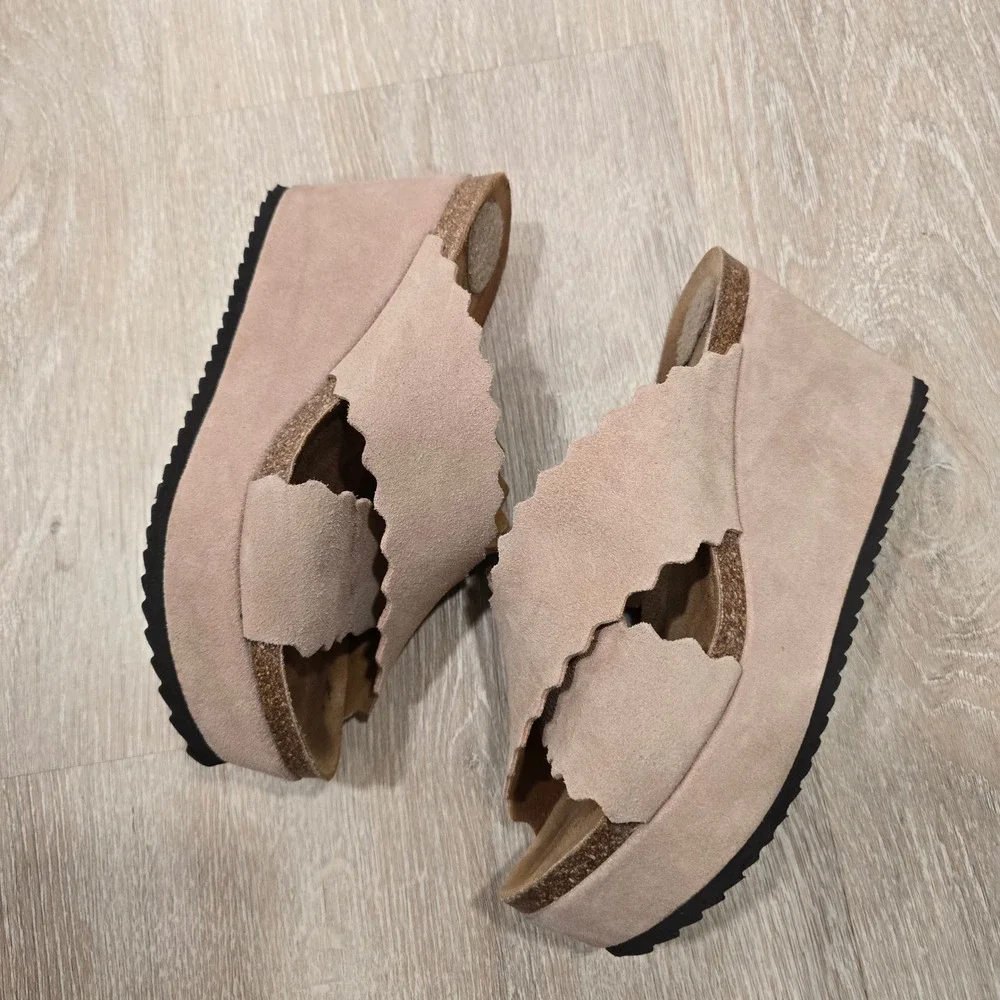Chocolat Blu Wedge Sandals Womens‎ 37 Tan Suede Scalloped Cross Strap Platform